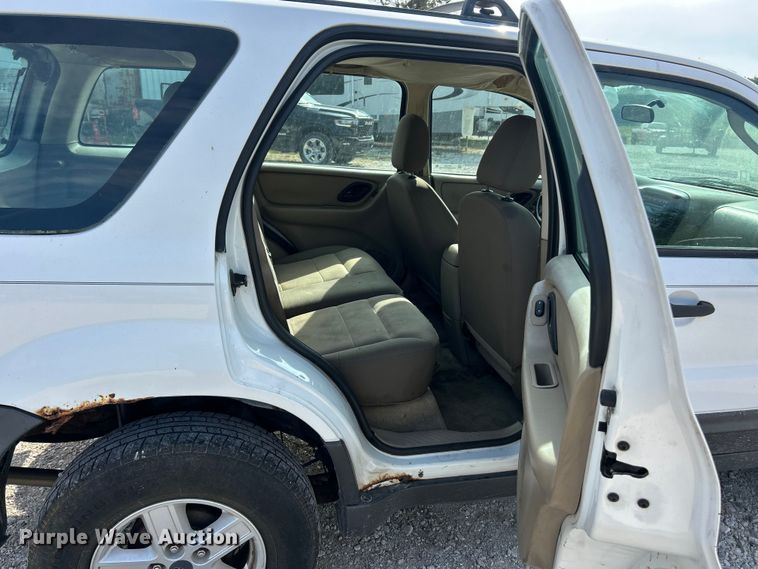 image for item ET3197 2006 Ford Escape XLS SUV