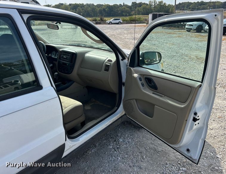 image for item ET3197 2006 Ford Escape XLS SUV