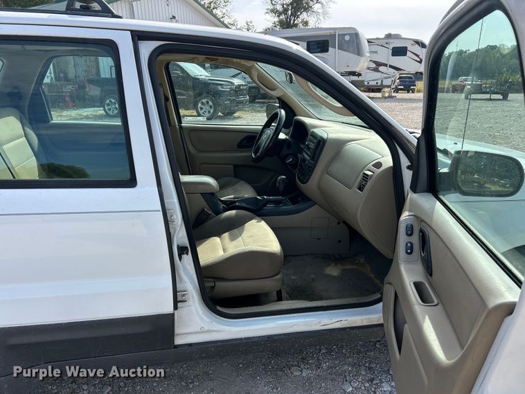 image for item ET3197 2006 Ford Escape XLS SUV