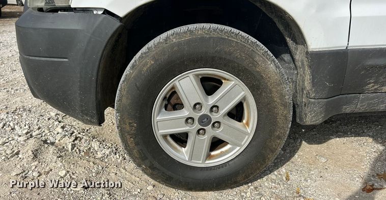 image for item ET3197 2006 Ford Escape XLS SUV