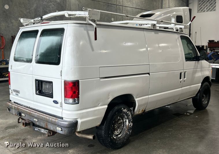image for item ET3210 2007 Ford E250 Super Duty van
