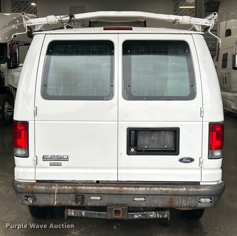 image for item ET3210 2007 Ford E250 Super Duty van