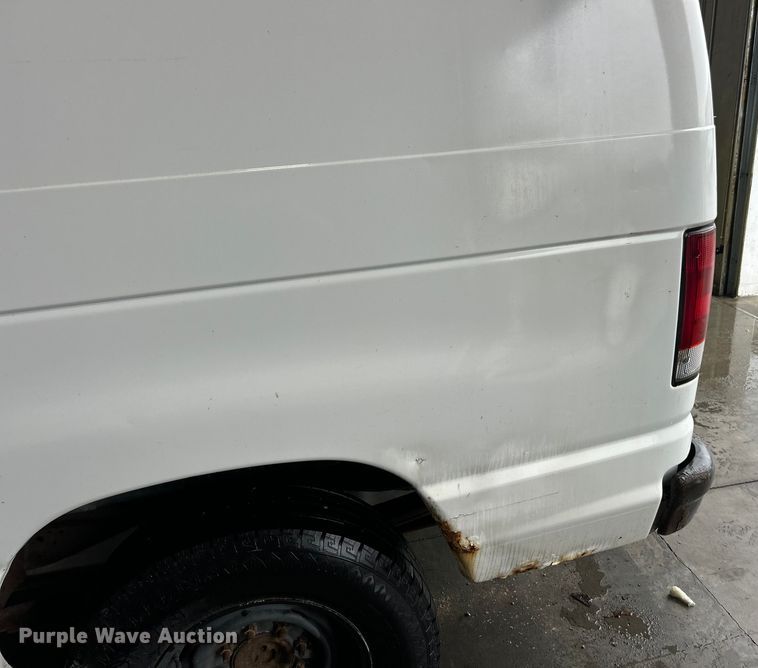 image for item ET3210 2007 Ford E250 Super Duty van