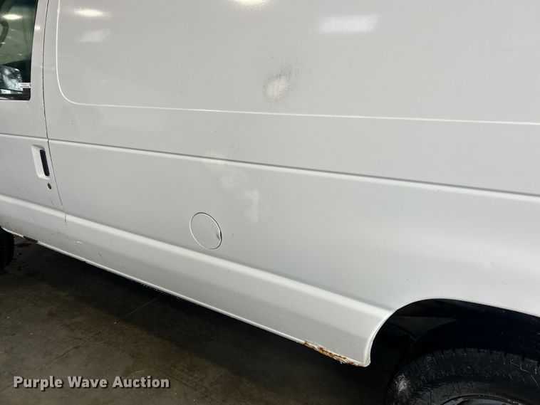 image for item ET3210 2007 Ford E250 Super Duty van