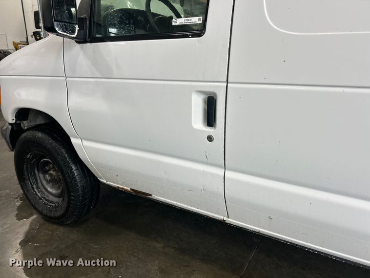 image for item ET3210 2007 Ford E250 Super Duty van