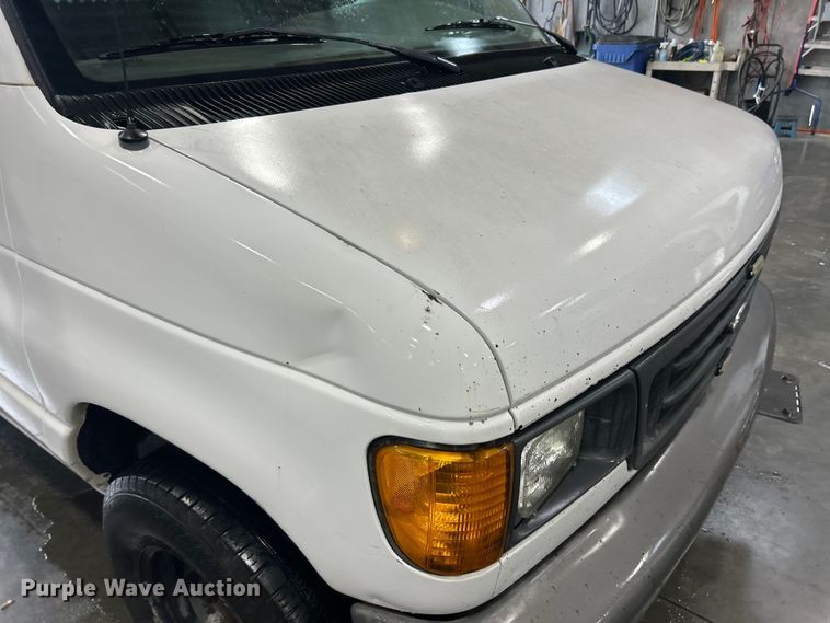 image for item ET3210 2007 Ford E250 Super Duty van