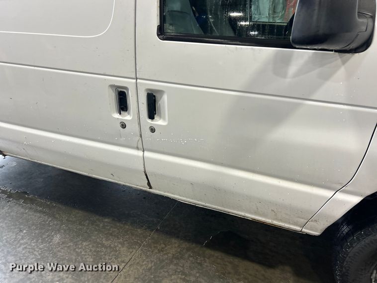 image for item ET3210 2007 Ford E250 Super Duty van