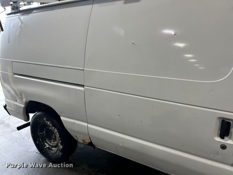 image for item ET3210 2007 Ford E250 Super Duty van