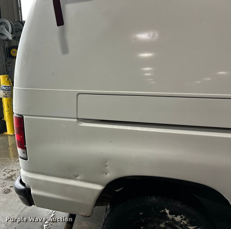image for item ET3210 2007 Ford E250 Super Duty van