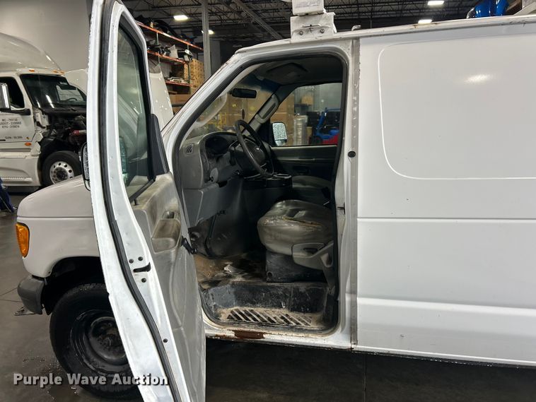 image for item ET3210 2007 Ford E250 Super Duty van