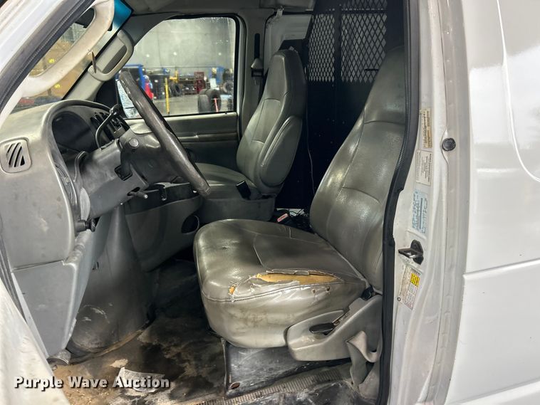image for item ET3210 2007 Ford E250 Super Duty van