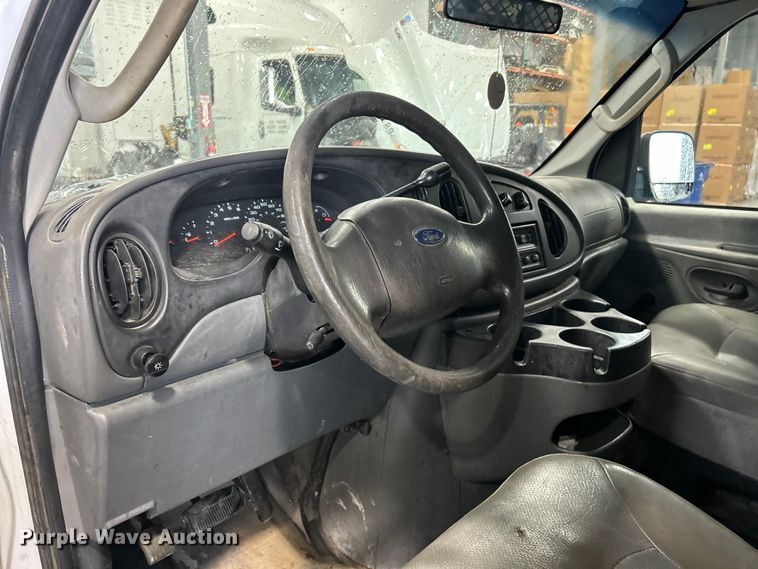 image for item ET3210 2007 Ford E250 Super Duty van