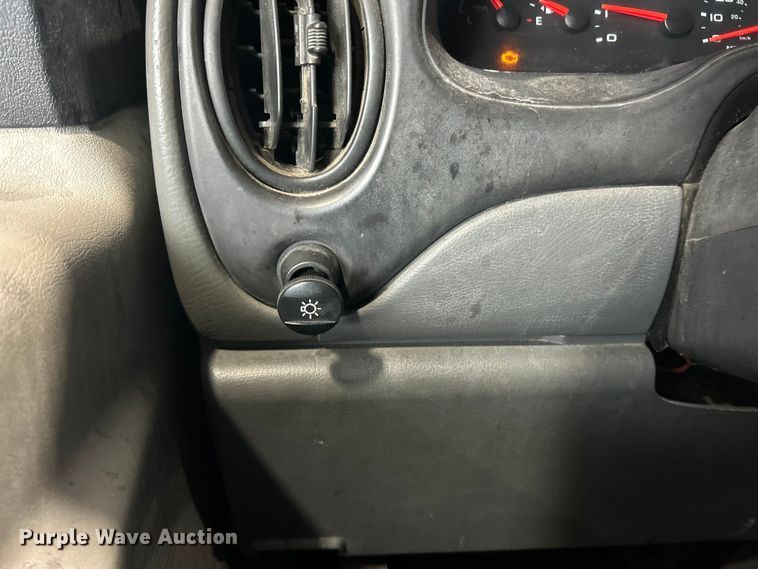 image for item ET3210 2007 Ford E250 Super Duty van