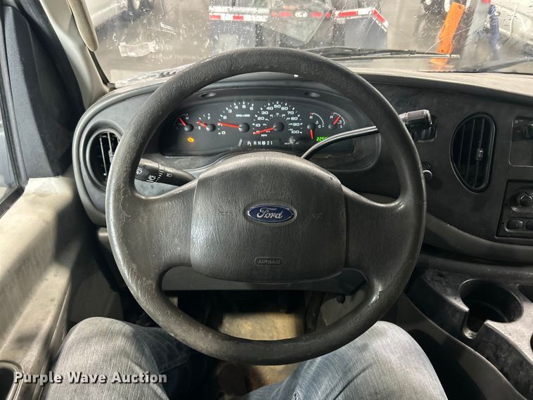 image for item ET3210 2007 Ford E250 Super Duty van