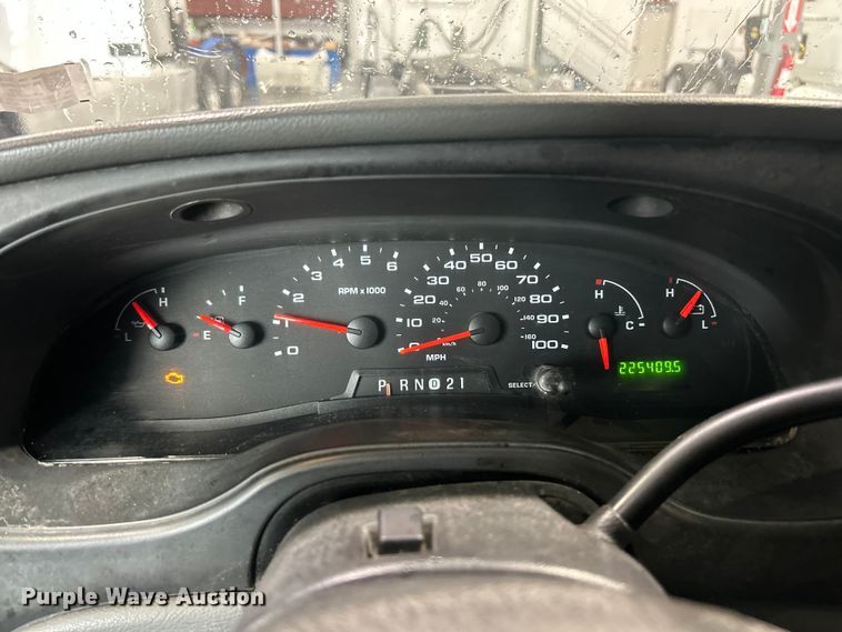 image for item ET3210 2007 Ford E250 Super Duty van