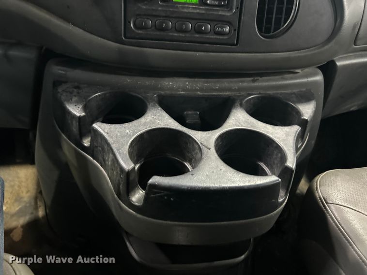 image for item ET3210 2007 Ford E250 Super Duty van