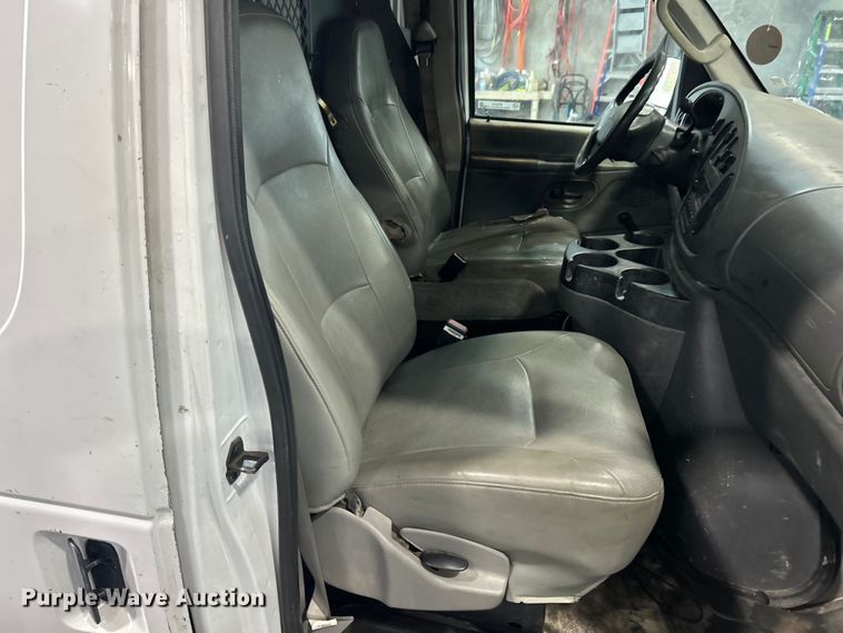 image for item ET3210 2007 Ford E250 Super Duty van