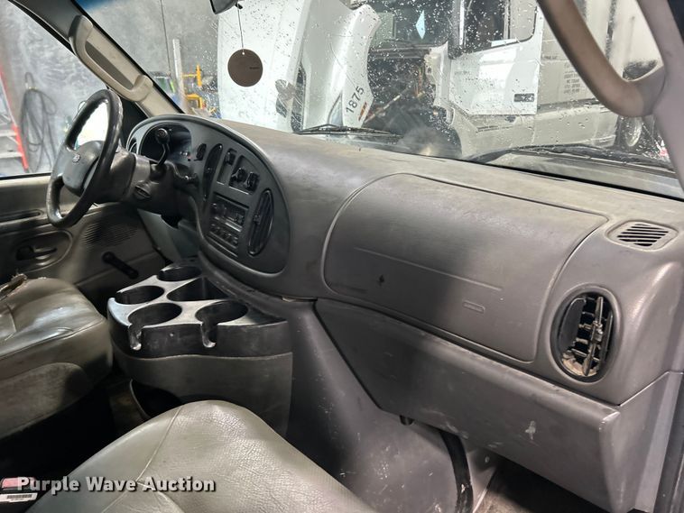 image for item ET3210 2007 Ford E250 Super Duty van