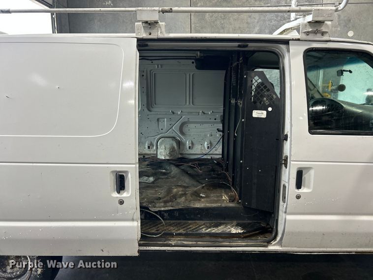 image for item ET3210 2007 Ford E250 Super Duty van