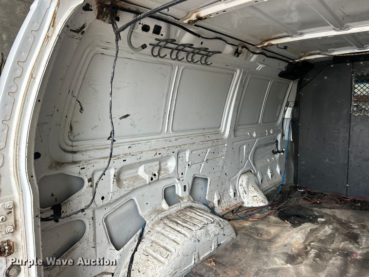 image for item ET3210 2007 Ford E250 Super Duty van