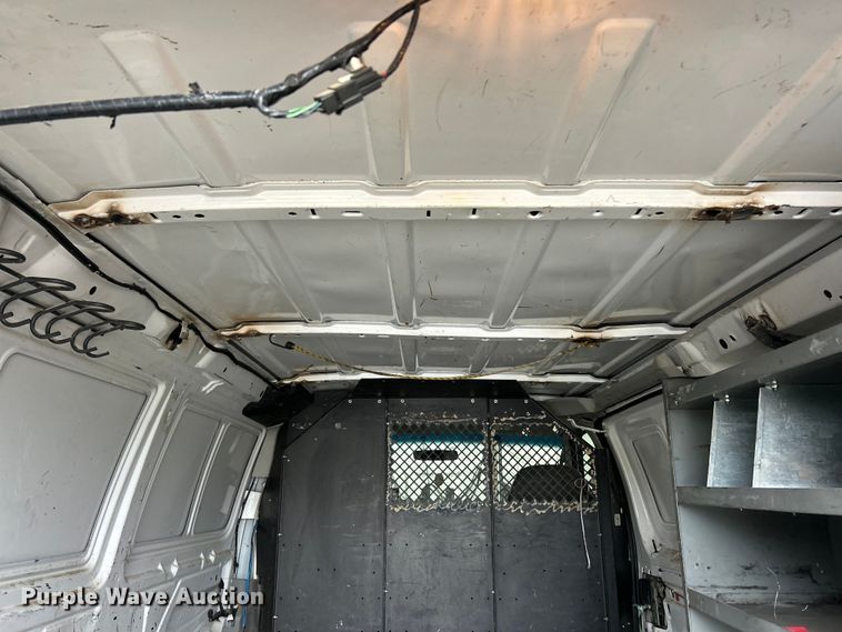image for item ET3210 2007 Ford E250 Super Duty van