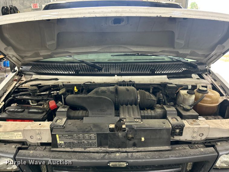 image for item ET3210 2007 Ford E250 Super Duty van