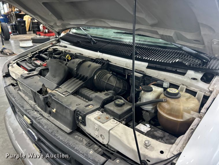 image for item ET3210 2007 Ford E250 Super Duty van