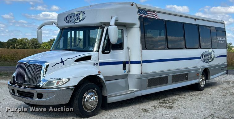 image for item ET3218 2006 International PC015 shuttle bus