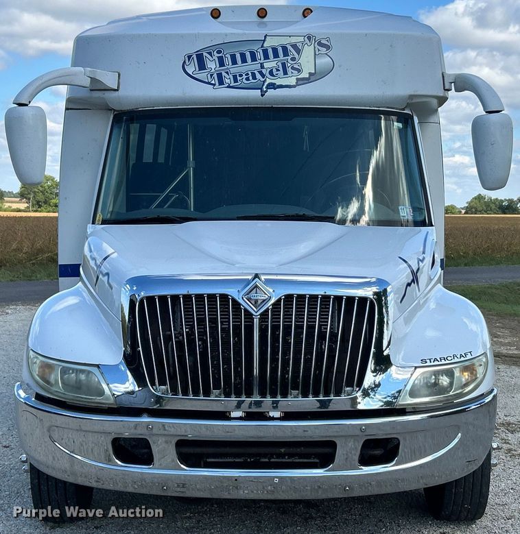 image for item ET3218 2006 International PC015 shuttle bus