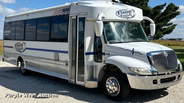 image for item ET3218 2006 International PC015 shuttle bus