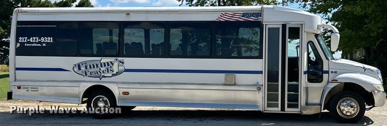 image for item ET3218 2006 International PC015 shuttle bus