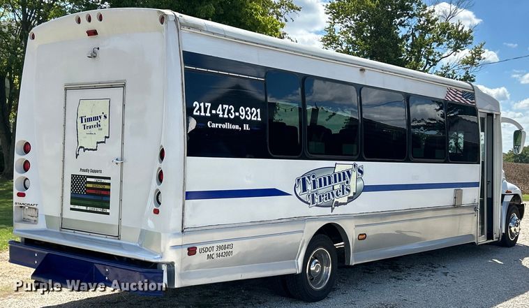 image for item ET3218 2006 International PC015 shuttle bus