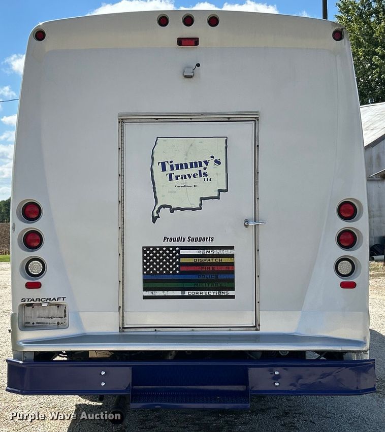 image for item ET3218 2006 International PC015 shuttle bus