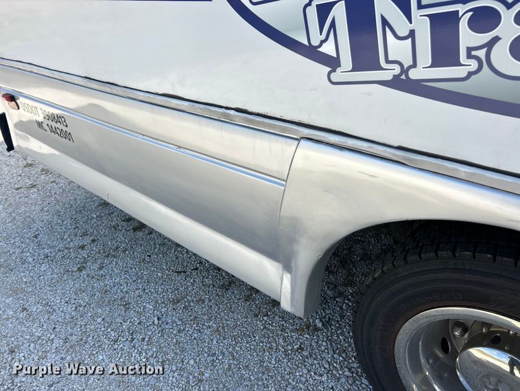 image for item ET3218 2006 International PC015 shuttle bus