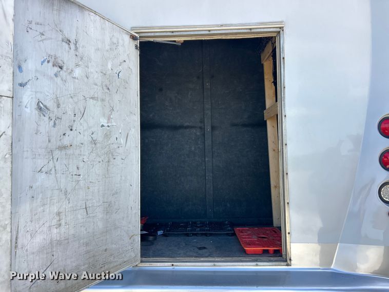 image for item ET3218 2006 International PC015 shuttle bus