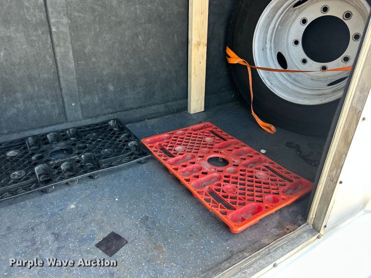 image for item ET3218 2006 International PC015 shuttle bus