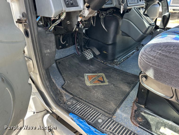 image for item ET3218 2006 International PC015 shuttle bus