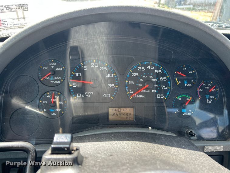 image for item ET3218 2006 International PC015 shuttle bus