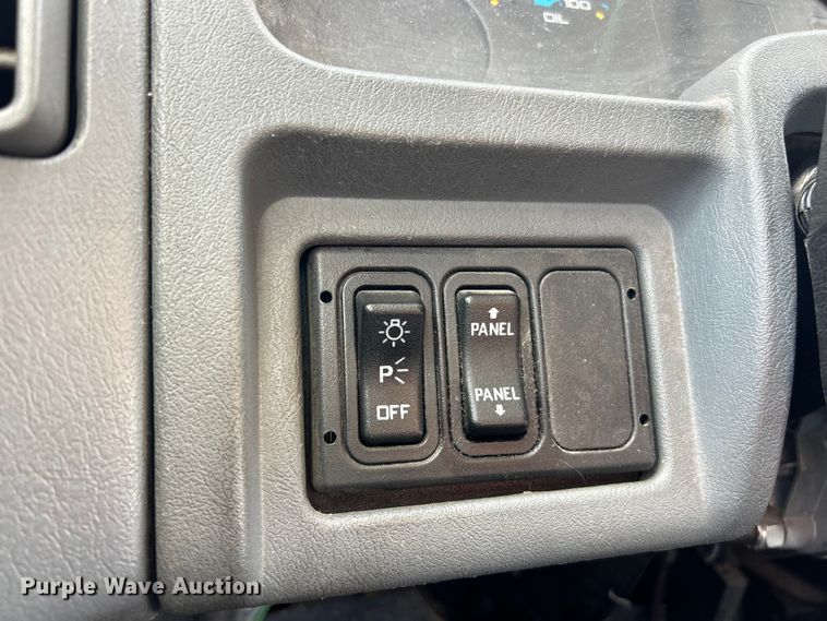 image for item ET3218 2006 International PC015 shuttle bus