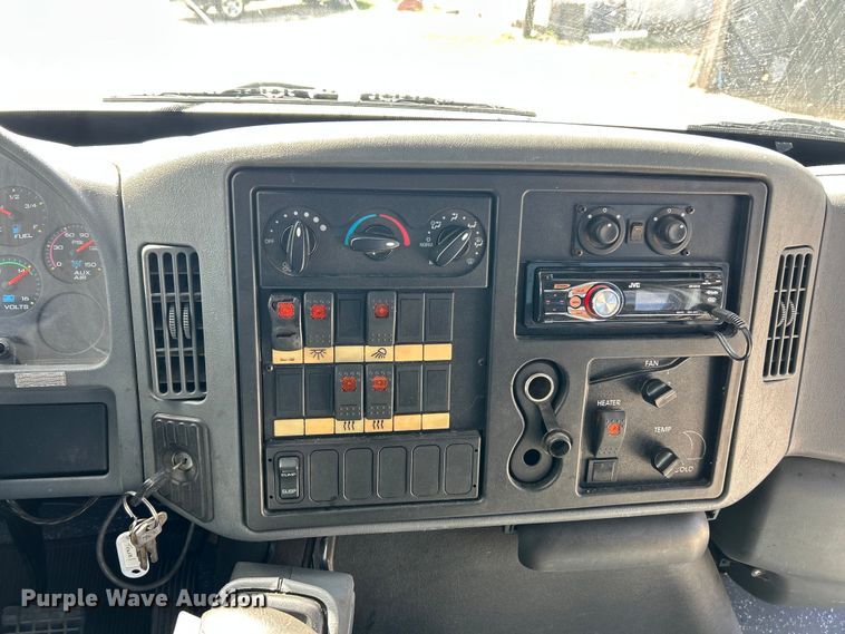 image for item ET3218 2006 International PC015 shuttle bus