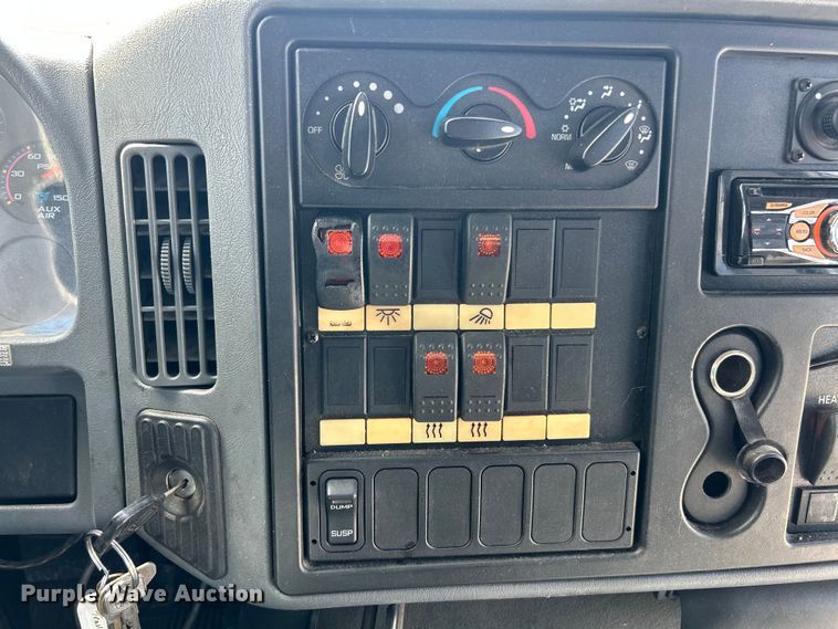 image for item ET3218 2006 International PC015 shuttle bus