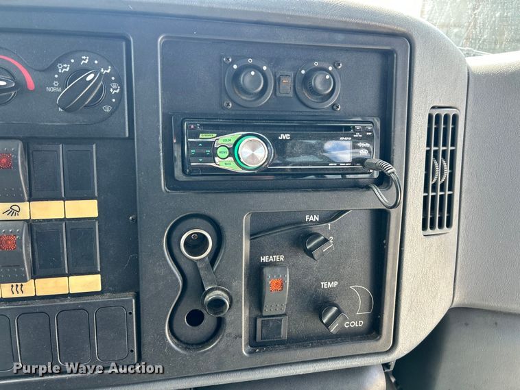 image for item ET3218 2006 International PC015 shuttle bus