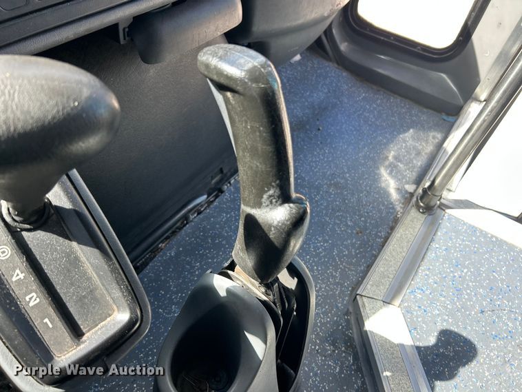 image for item ET3218 2006 International PC015 shuttle bus