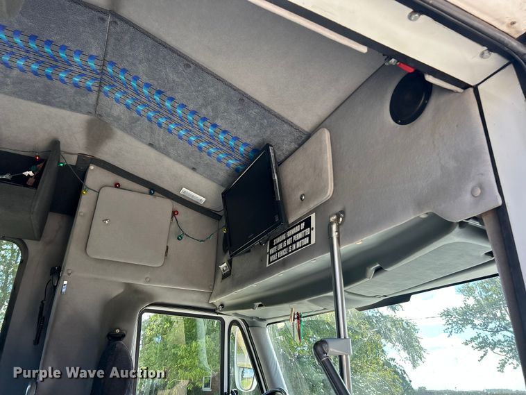 image for item ET3218 2006 International PC015 shuttle bus