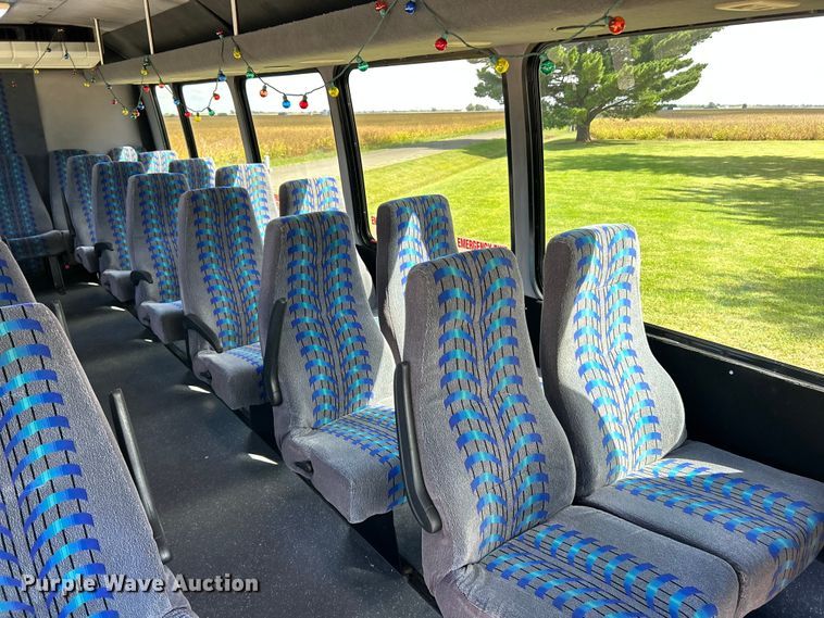 image for item ET3218 2006 International PC015 shuttle bus