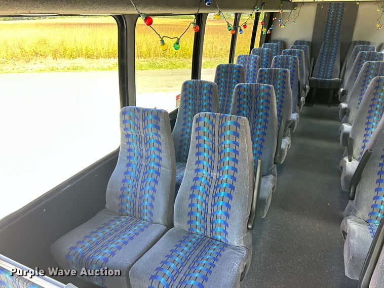 image for item ET3218 2006 International PC015 shuttle bus