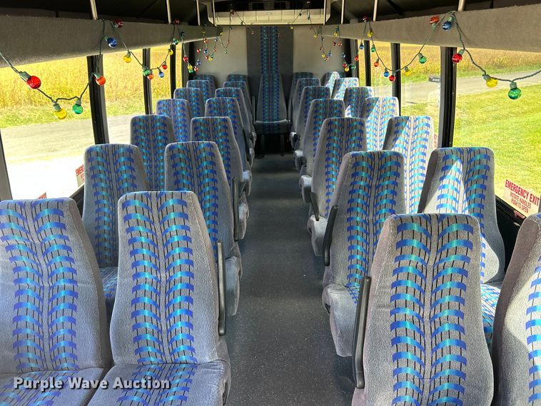 image for item ET3218 2006 International PC015 shuttle bus