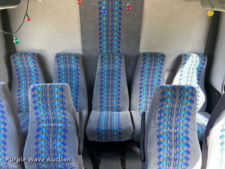 image for item ET3218 2006 International PC015 shuttle bus