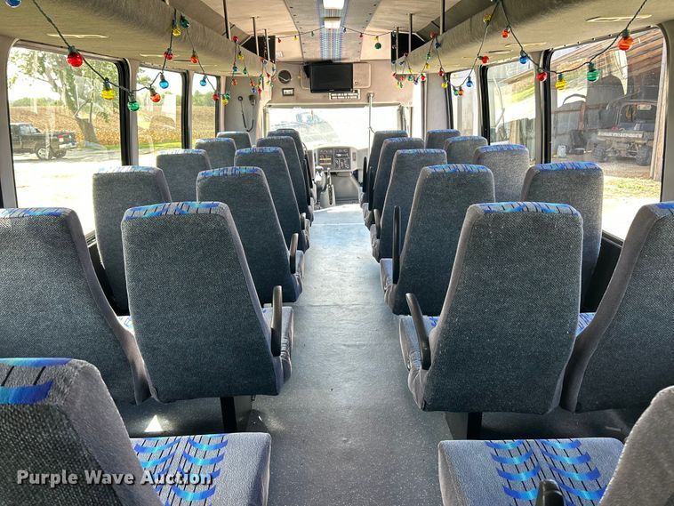 image for item ET3218 2006 International PC015 shuttle bus