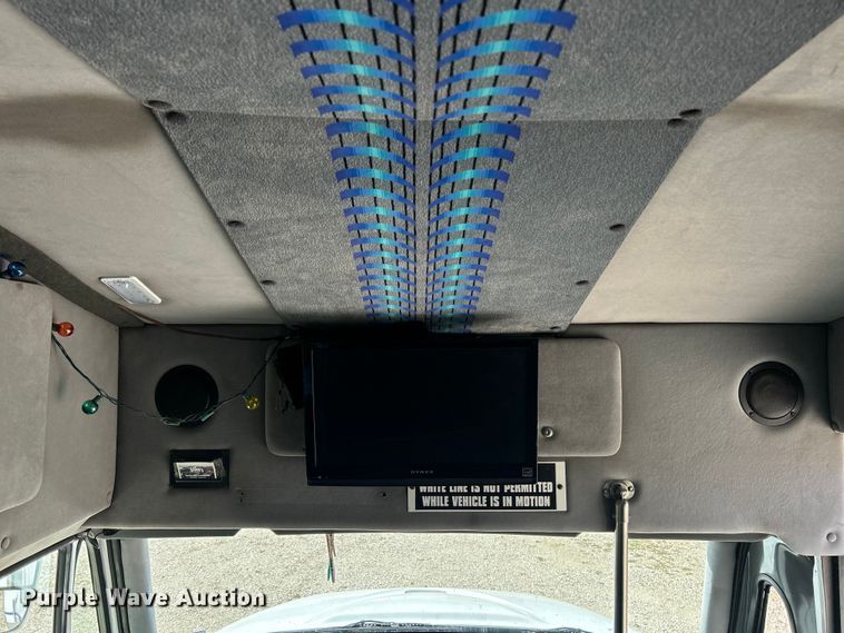 image for item ET3218 2006 International PC015 shuttle bus